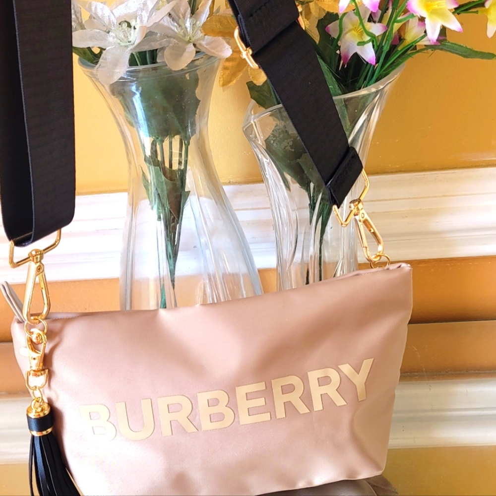 Burberry - Picture 8 of 15